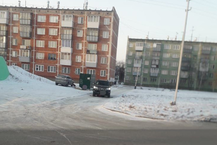 Мальчик на «ватрушке» попал под колеса иномарки в Бердске