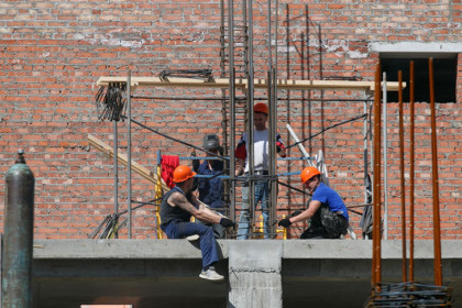 На 50 процентов сократилось число мигрантов на стройках Новосибирска