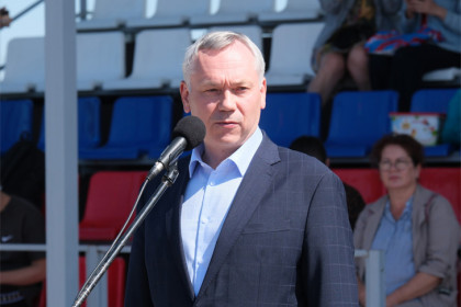 Андрей Травников оценил спортивные объекты в Краснозерском и Кочковском районах