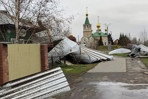 «Но мы держимся»: ураган оставил без крыш над головой десятки новосибирцев