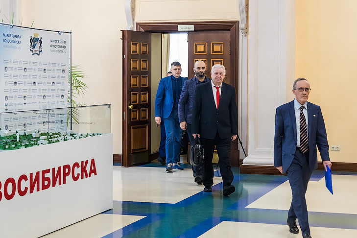 Экзамены на должность мэра сдают 17 жителей Новосибирска