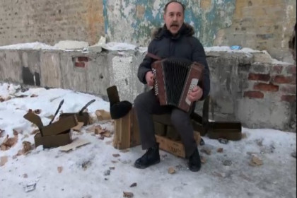 Под грохот арты: про бесстрашного музыканта из Донецка рассказал новосибирский волонтер Носов