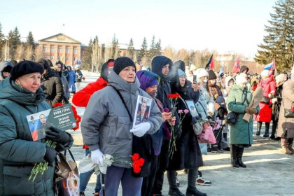 Память павших бойцов СВО почтили в Новосибирске акцией «Свеча Памяти»