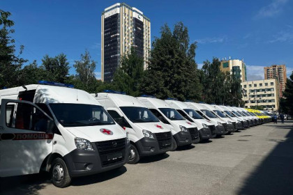 Тридцать пять новых машин получила скорая помощь Новосибирска