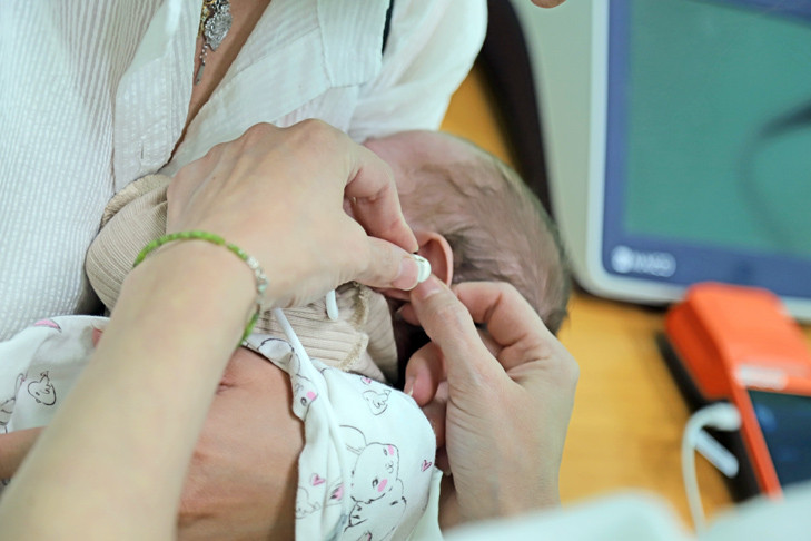 В Новосибирской области за год рождаются глухими до 20 детей