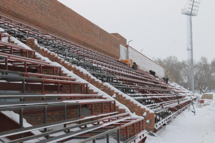 Стадион в Куйбышеве ждал ремонта 50 лет и готовится впечатлить болельщиков