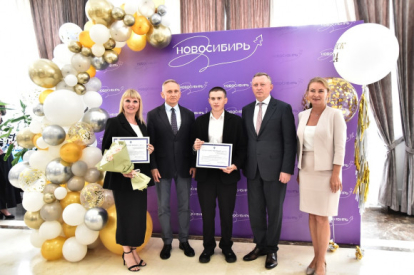 Стобалльников наградили в правительстве Новосибирской области