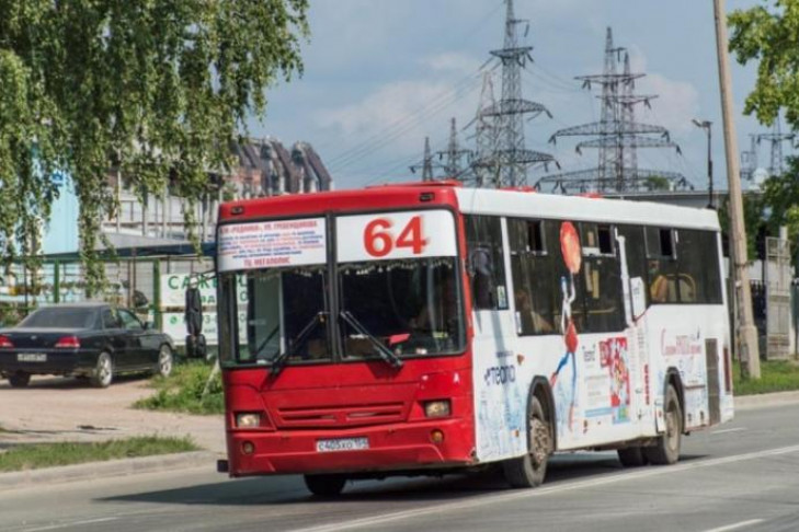 Пассажирские автобусы за долги арестовали приставы в Новосибирске