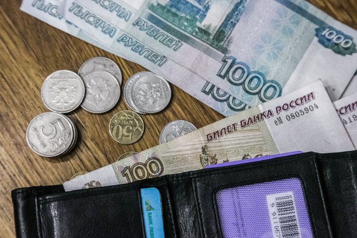 Минтруда РФ сообщило о повышении зарплат, пенсий и соцпособий после 20 апреля