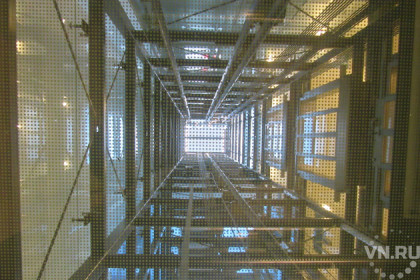 Рабочий погиб в шахте лифта на стройке