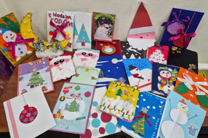 Деды Морозы из «Ростелекома» подарили детям новогодние подарки