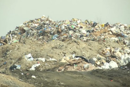 Огромная свалка мусора отравляет воздух жителям Криводановки