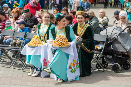 Сабантуй-2025: как правильно поздравлять в стихах и прозе, открытки и гифки