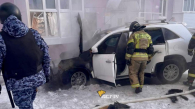 В Новосибирске во дворе дома загорелся автомобиль