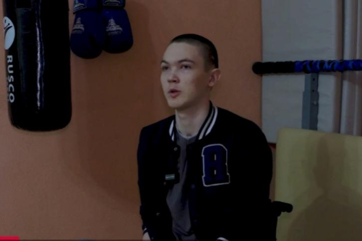 Парализованного подростка-боксера спасли врачи в Новосибирске