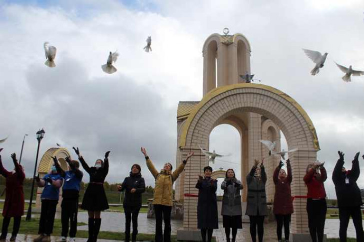 Первый в России мемориальный комплекс памяти предков открыли под Новосибирском