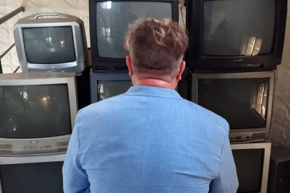 В Новосибирске суд запретил фанату телешоу смотреть телевизор 240 часов