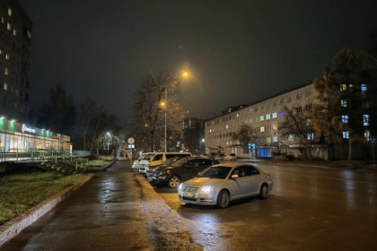 Мэрия Новосибирска установила новые опоры освещения на улице Российской