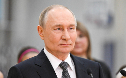 Рождение детей должно стать модным, считает Владимир Путин