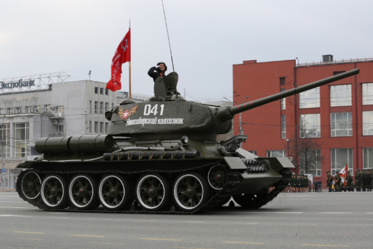Военные начали готовиться к Параду Победы-2022 в Новосибирске