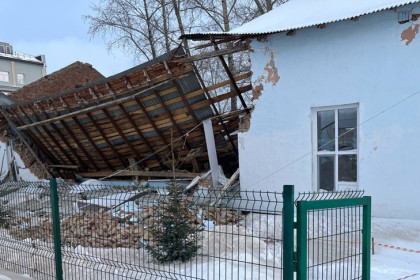 Бастрыкин поручил завести уголовное дело из-за обрушения спортшколы в Колывани