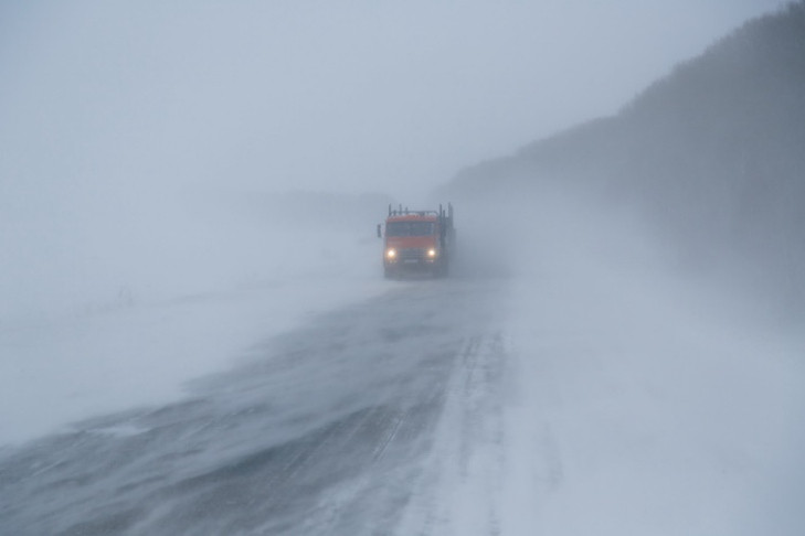 Более тысячи дорожных машин выйдут на трассы Новосибирской области в разгар снегопадов