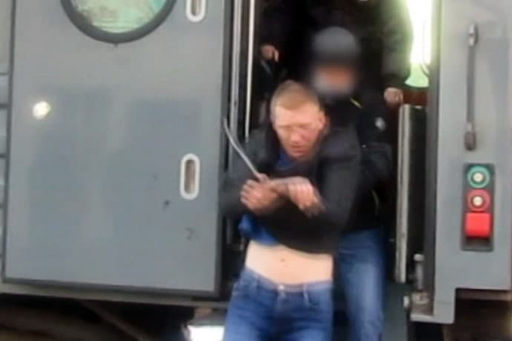 Житель Новосибирска жестоко избил начальника поезда Владивосток-Москва