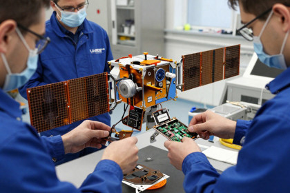 В Новосибирске завершили сборку нового спутника с искусственным интеллектом