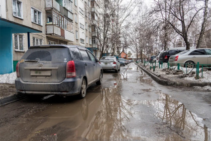 Новосибирцам напомнили о крупных штрафах за захват парковок во дворах