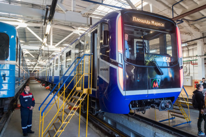 Новосибирск получил пять новых составов «Ермак» благодаря правительству области