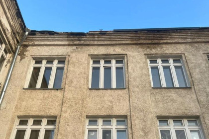 Рабочий-мигрант упал с крыши школы №29 в Новосибирске