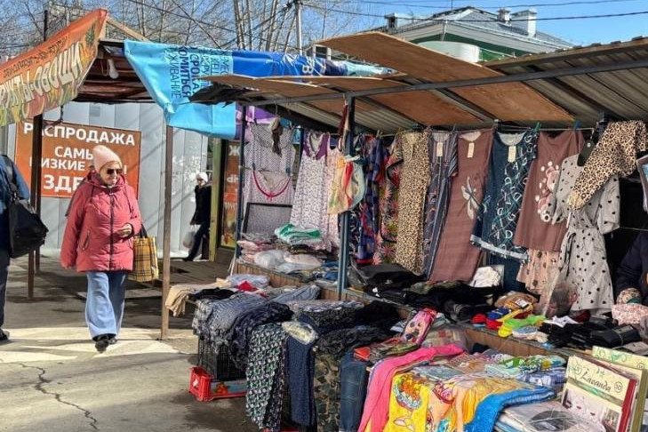 Без одежды и постельного белья остался торговец-нелегал в Новосибирске