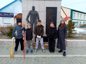 Память в чистоте: юные убинцы почтили героев у мемориала