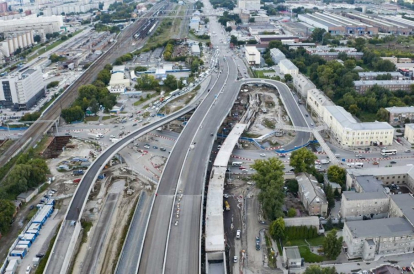 Эстакада четвертого моста проходит рядом с окнами новосибирцев