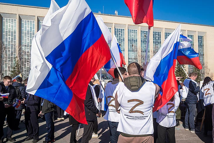 Правительство РФ выделило почти миллиард рублей на госсимволику российским школам