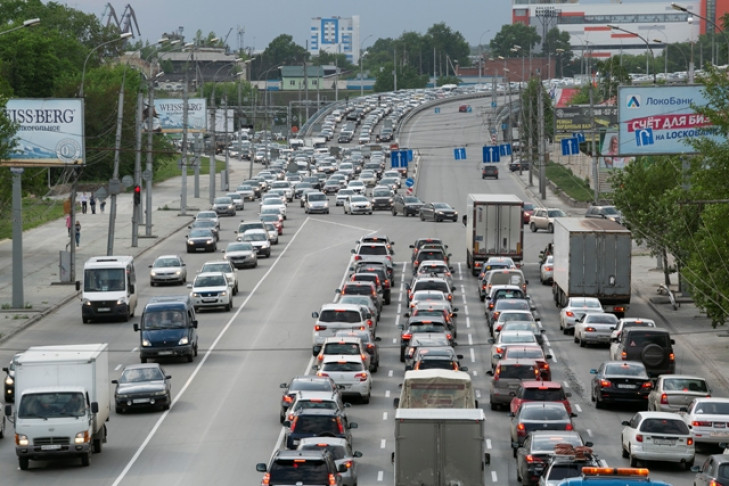 На десятки тысяч машин вырос автопарк Новосибирской области в 2021 году