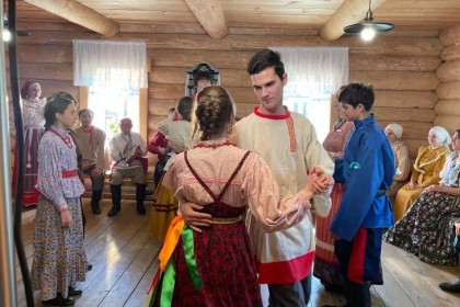 В Новосибирской области снимают фильм о редчайшей «Кандерепской кадрили»