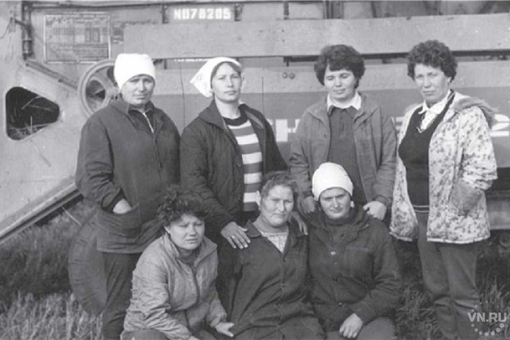 «Комбайнер – профессия женская»: как спасали урожай красавицы в платочках