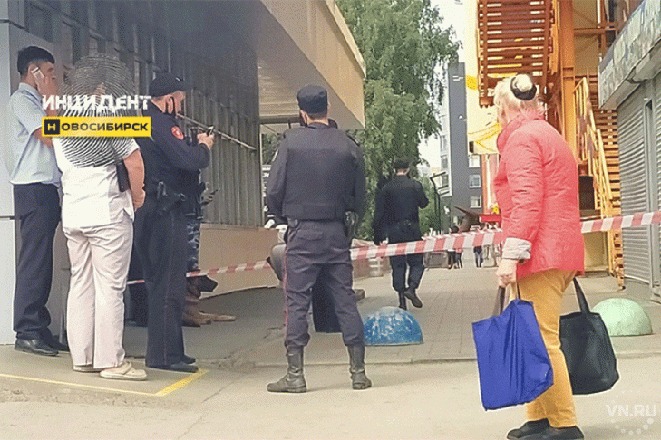 Торговый центр эвакуировали в Новосибирске после тревожного сообщения