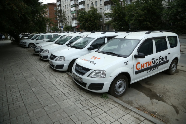 Таксисты в Новосибирске взвинтили цены из-за праздников и погоды