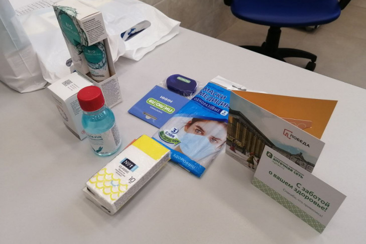 Первые  пенсионеры в Новосибирске получили подарки за вакцинацию от COVID-19