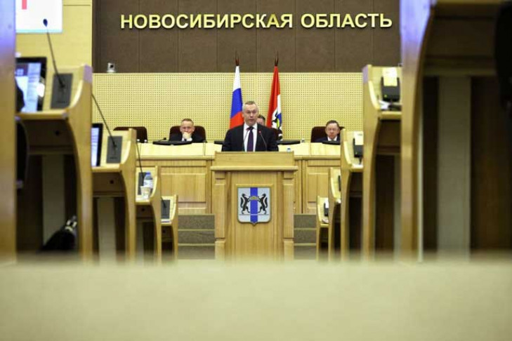 Единогласно одобрен отчет губернатора Андрея Травникова на сессии Заксобрания