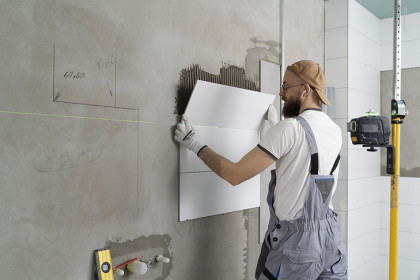 Плиточник – самая высокооплачиваемая рабочая специальность 2025 года в Новосибирской области