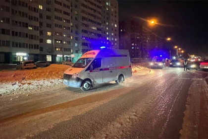 Ребёнок сбит скорой помощью в Новосибирске: девочка в больнице