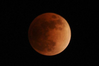 Фото полного затмения кровавой Луны восхитили новосибирцев 