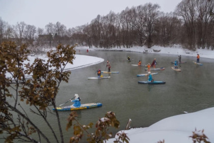 Кот Матроскин с богатырями проплыли на SUP-бордах по Оби