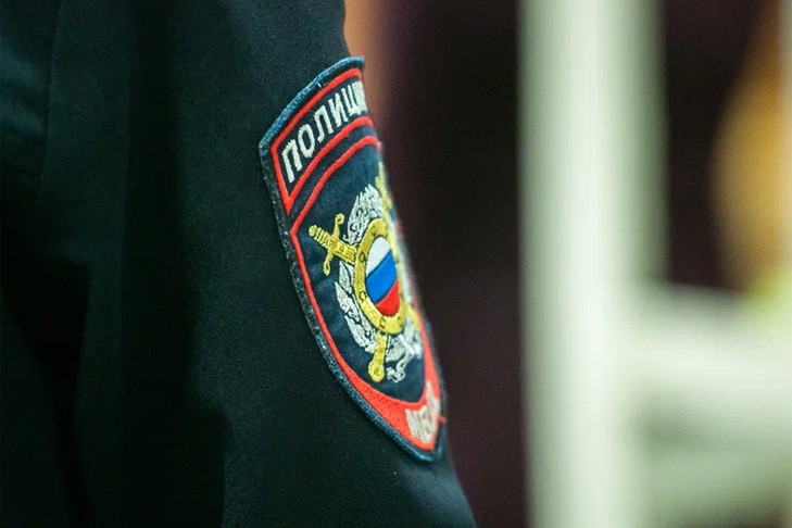 Нюдcы полицейской изучает руководство МВД в Новосибирске