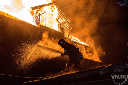 Криводановка пылала ночью: пожар тушили 50 человек
