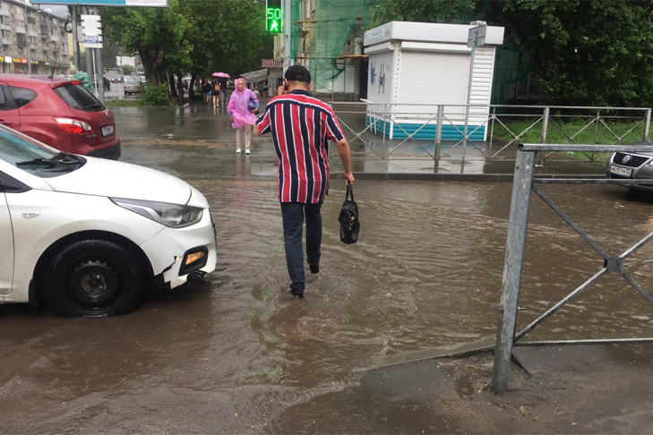 Штормовое предупреждение о грозах и граде в Сибири выпустили синоптики 16 июня