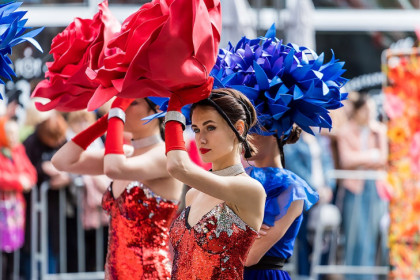 Тридцать тонн цветов к 8 Марта завезли в Новосибирскую область